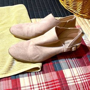 American Eagle pink Suede Booties